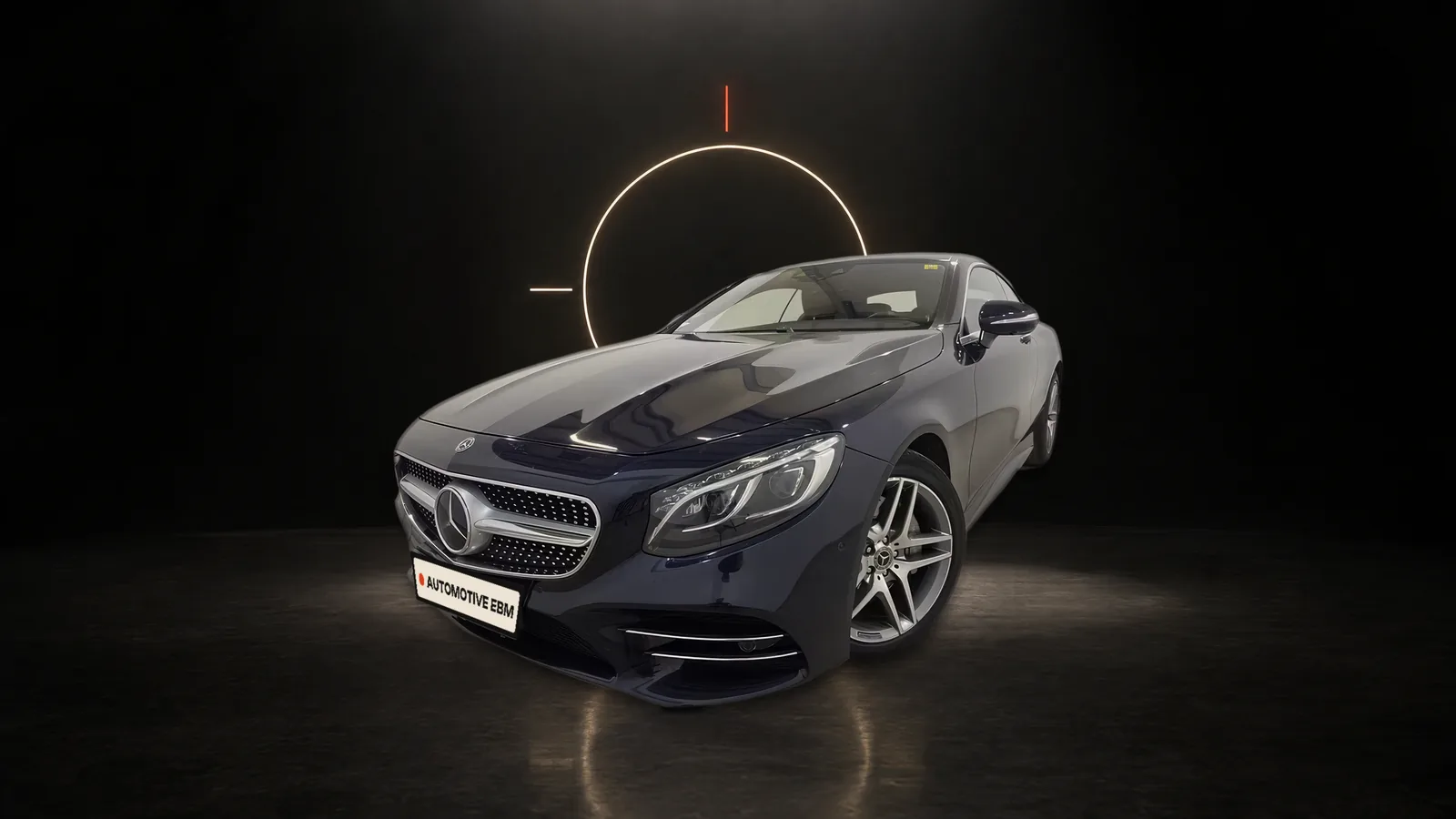 Mercedes-Benz Classe S 450 Coupé dans le décor de démonstration