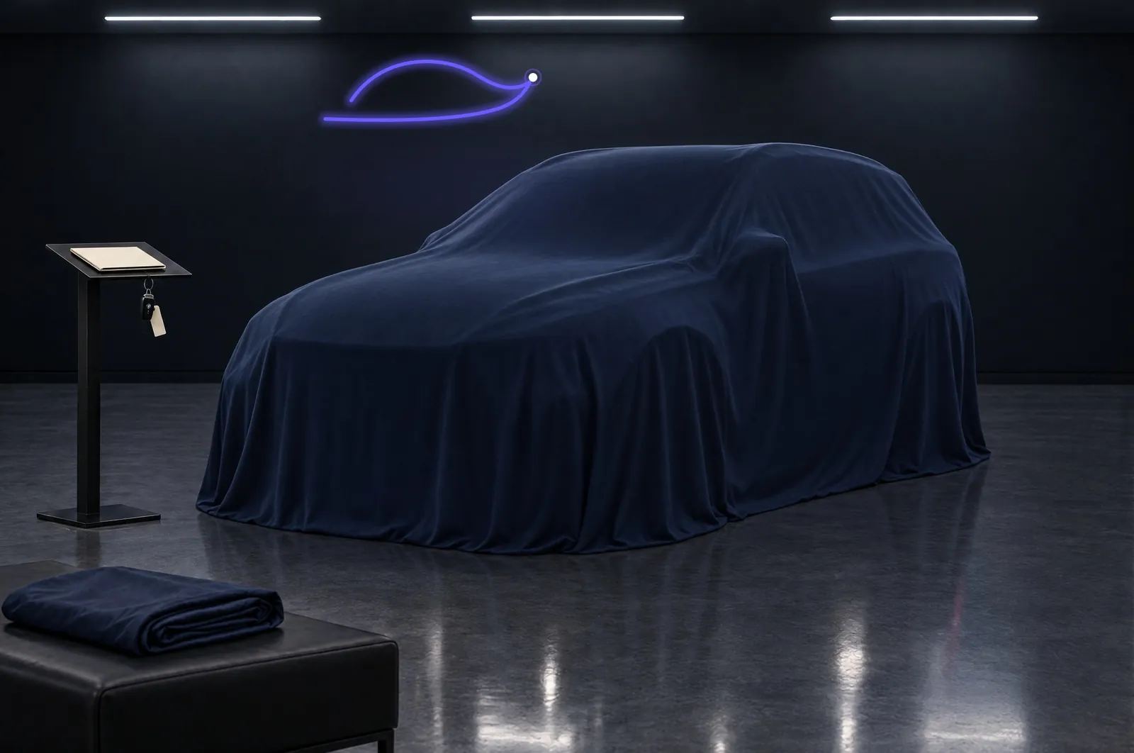 La voiture préparée, sous sa housse, dans l'usine de notre partenaire